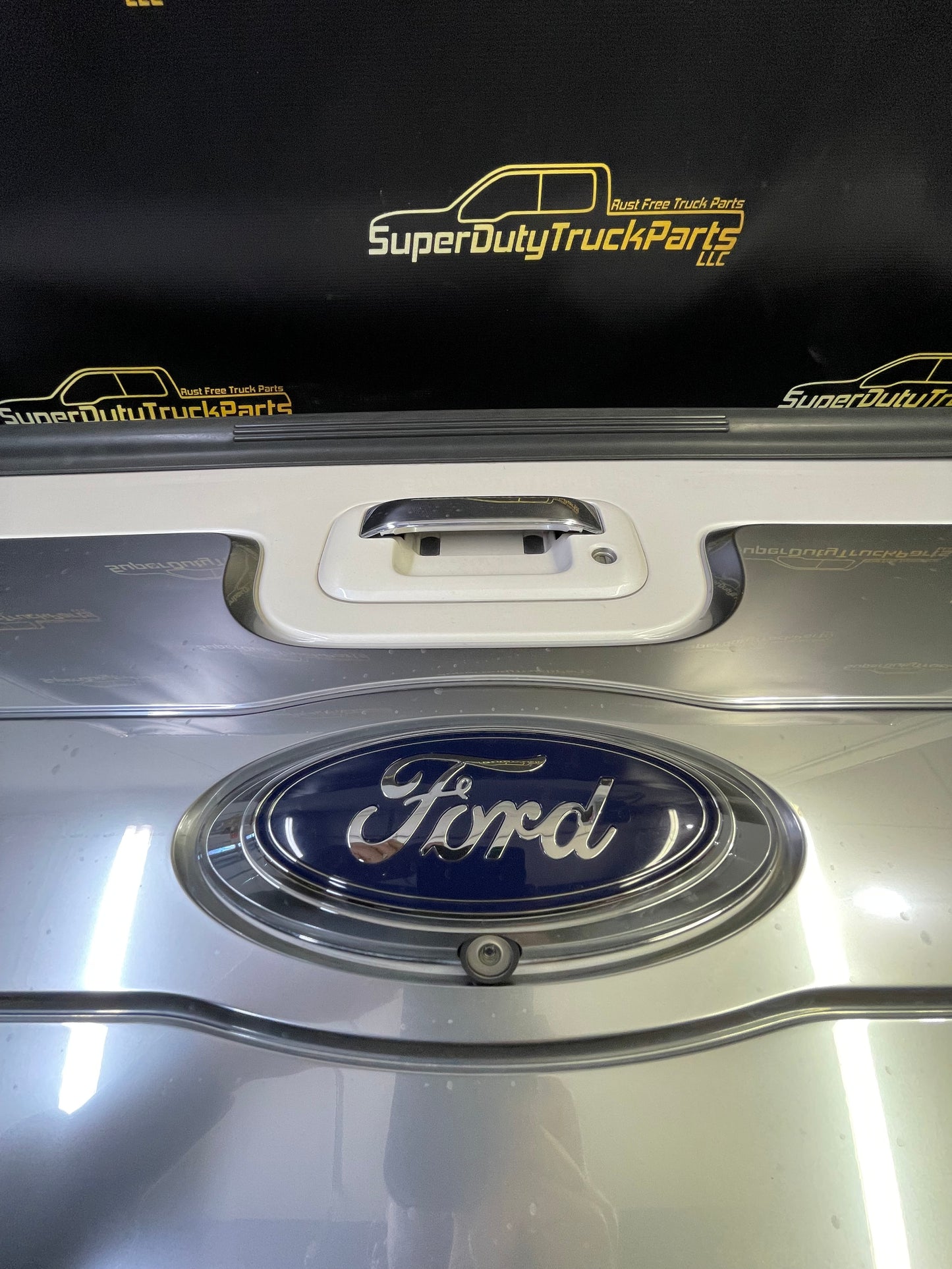 2013-2016 Superduty Platinum Tailgate Pearl White UG #12606