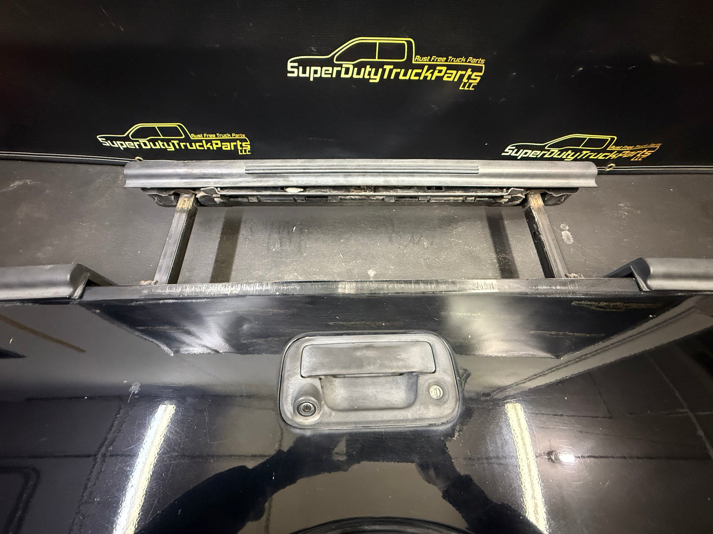 08-12 Superduty tailgate with step & camera #12705