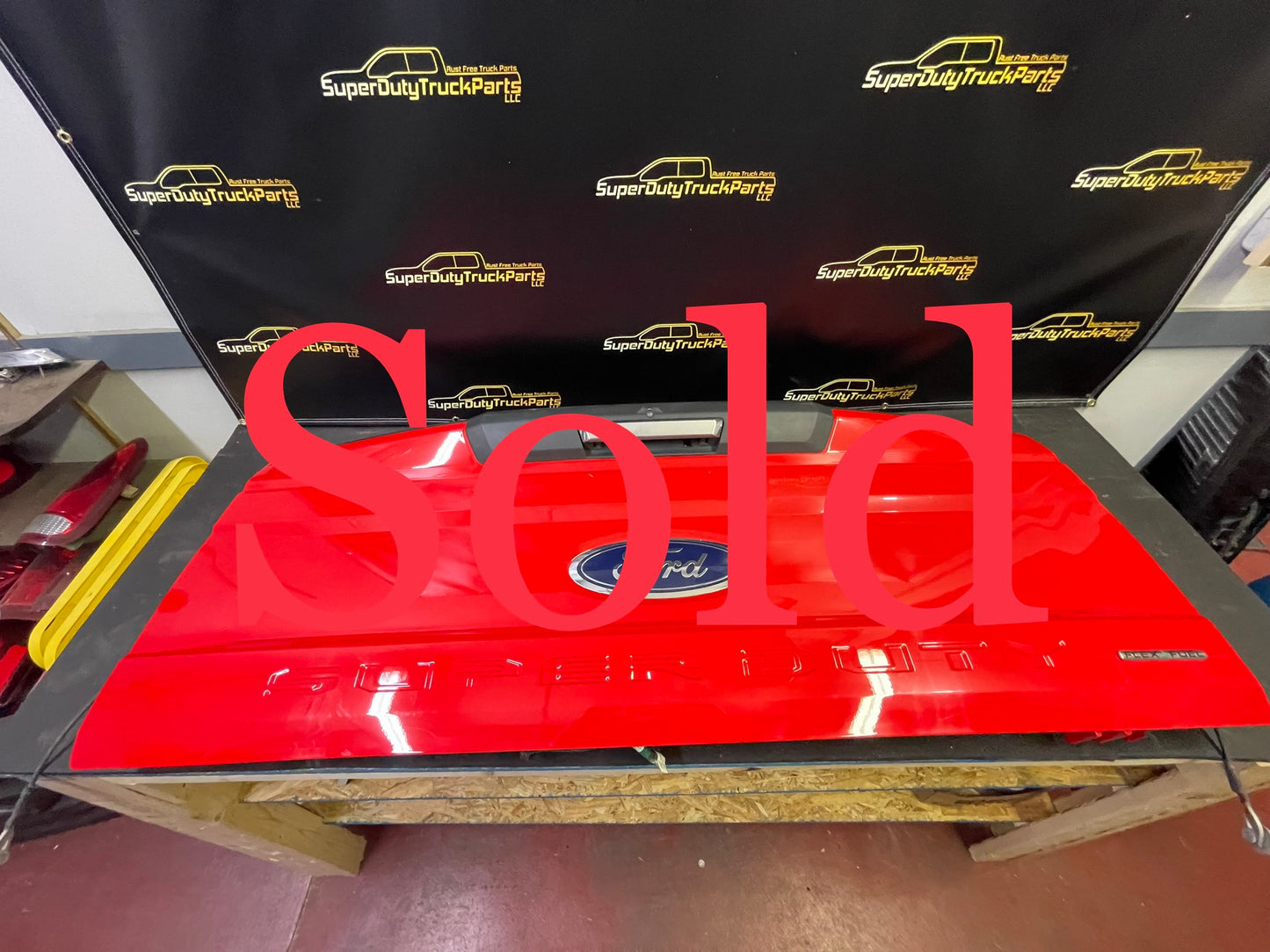 2017 2018 2019 Tailgate with step in Race Red