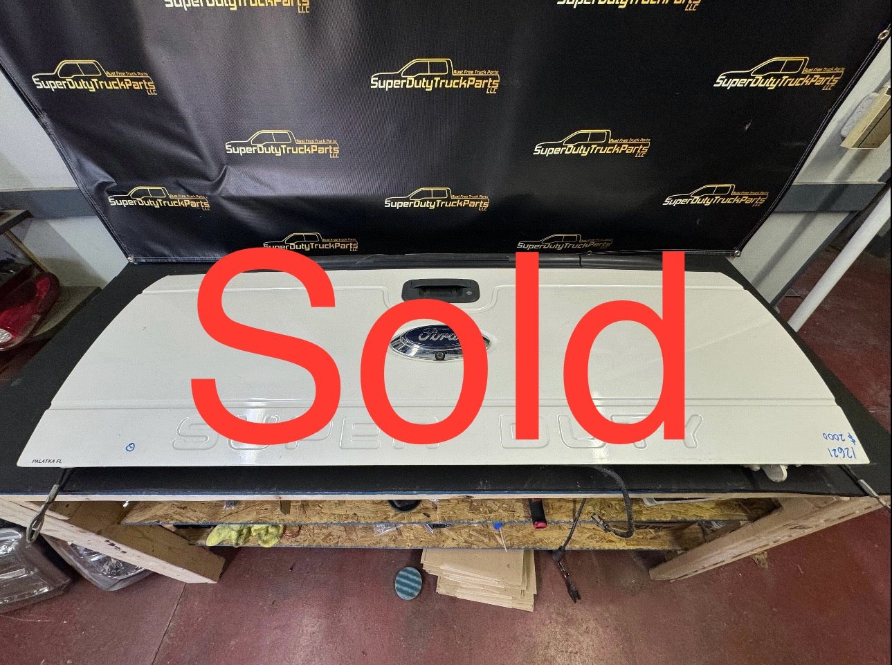 2013-2016 style tailgate step and camera pearl white UG #12621