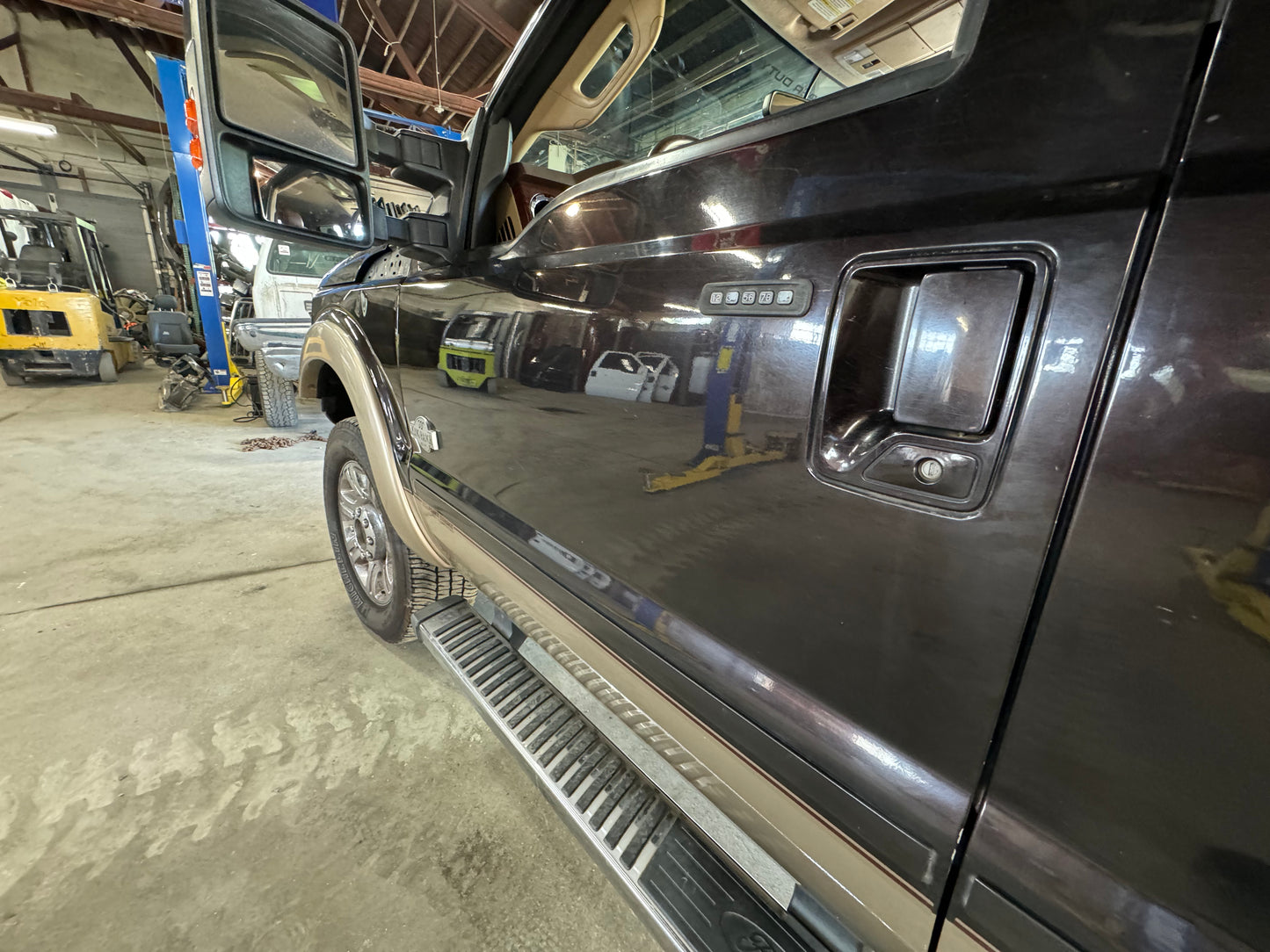 2011-2016 Superduty drivers front door. Kodiak brown/adobe #1070