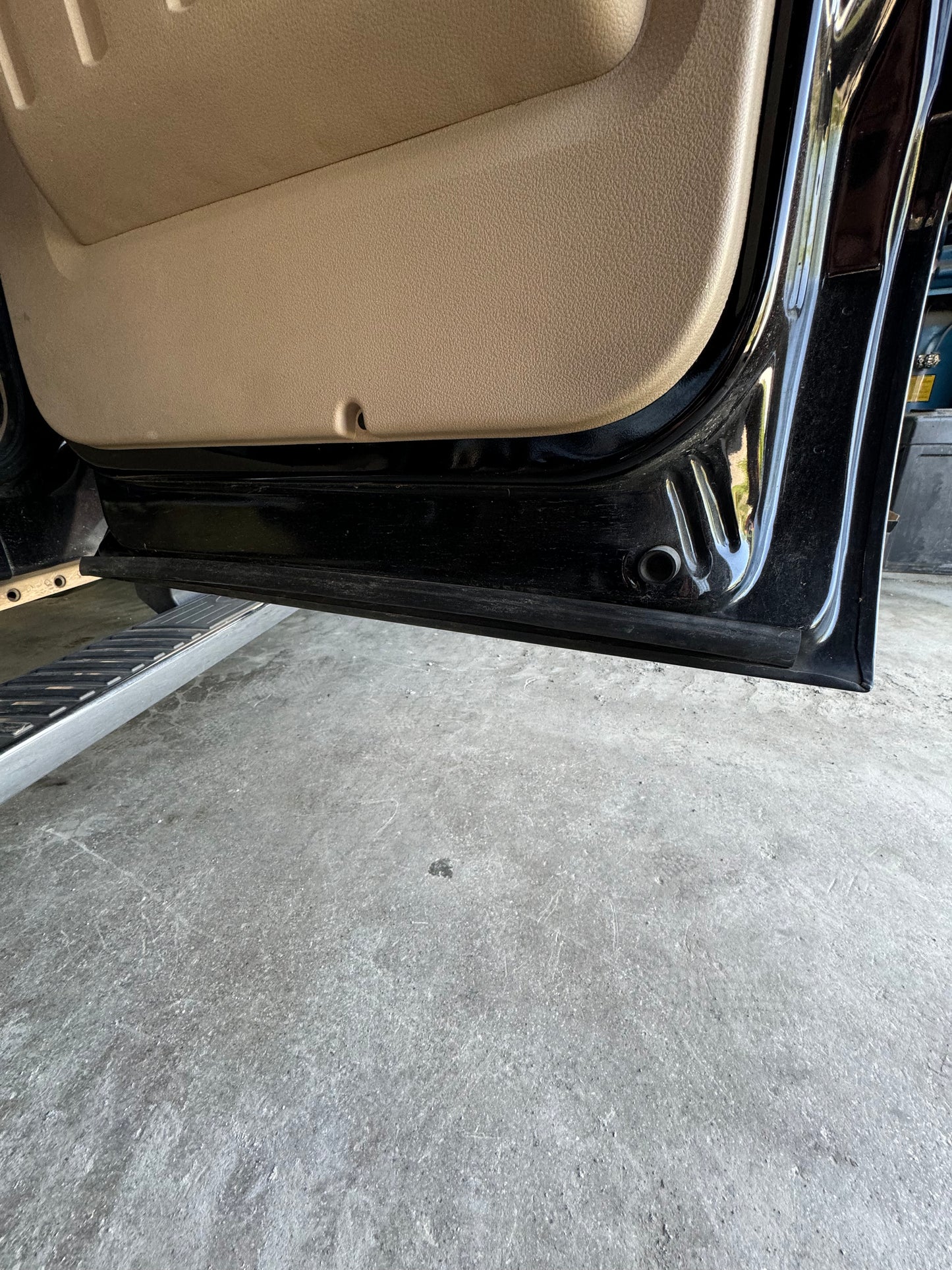 2011-2016 Superduty RH rear door #1070 kodiak brown/ adobe