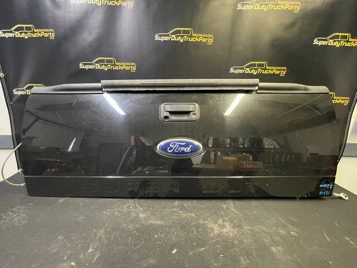 08-16 style Superduty Tailgate- step and camera color code UH