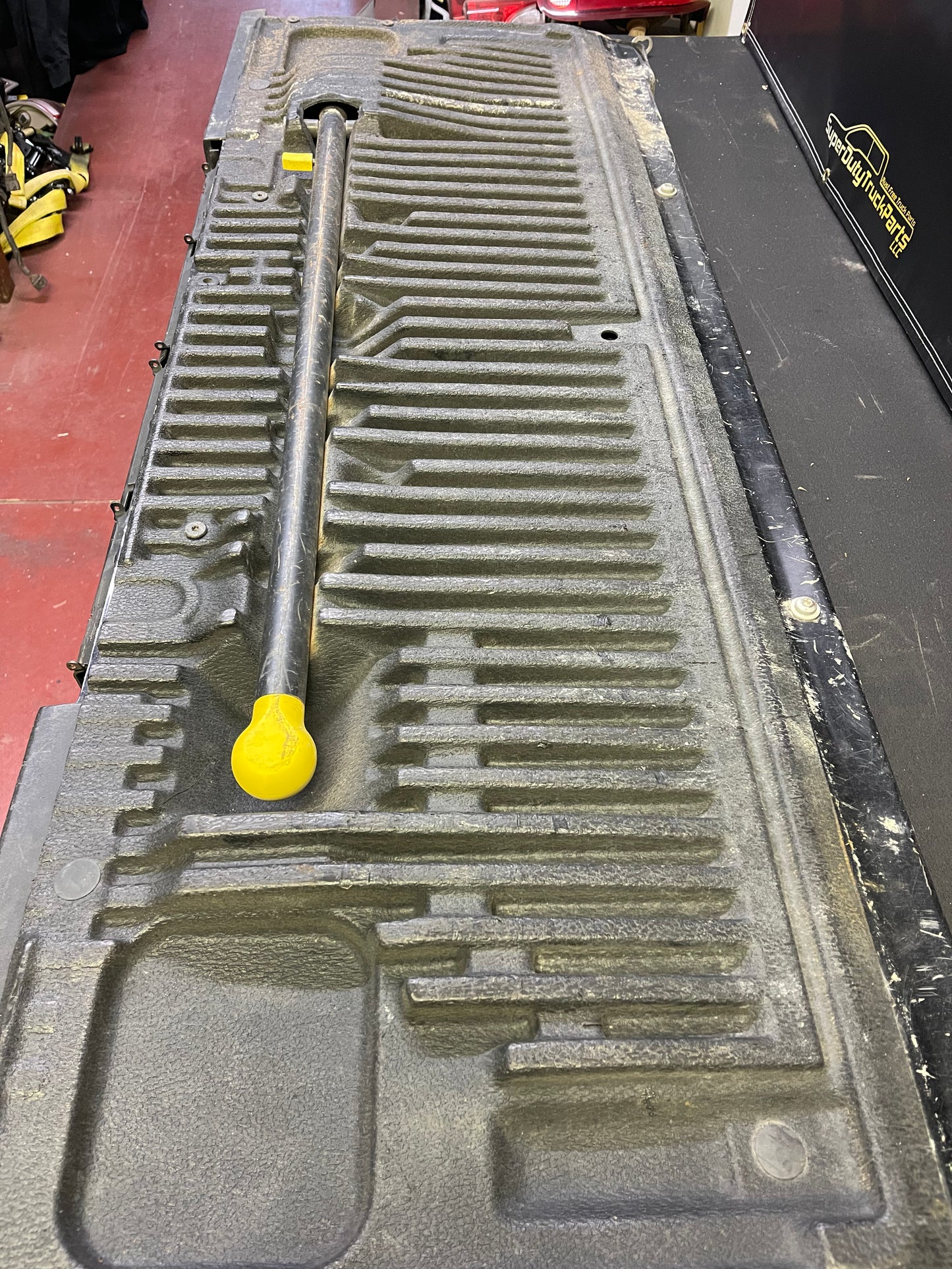 08-16 style Superduty Tailgate- step and camera color code UH