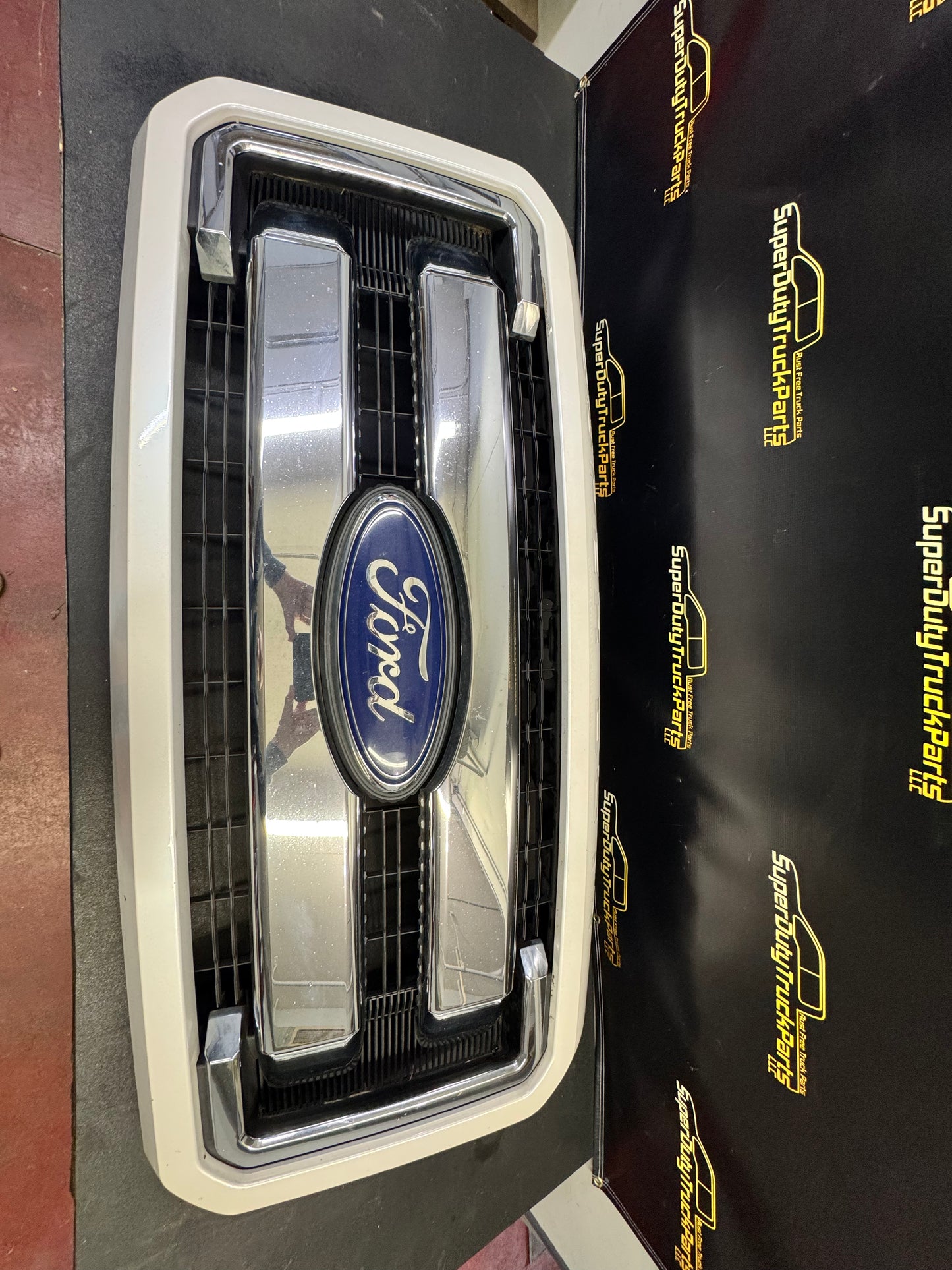 11-16 Superduty Grille Pearl White Surround