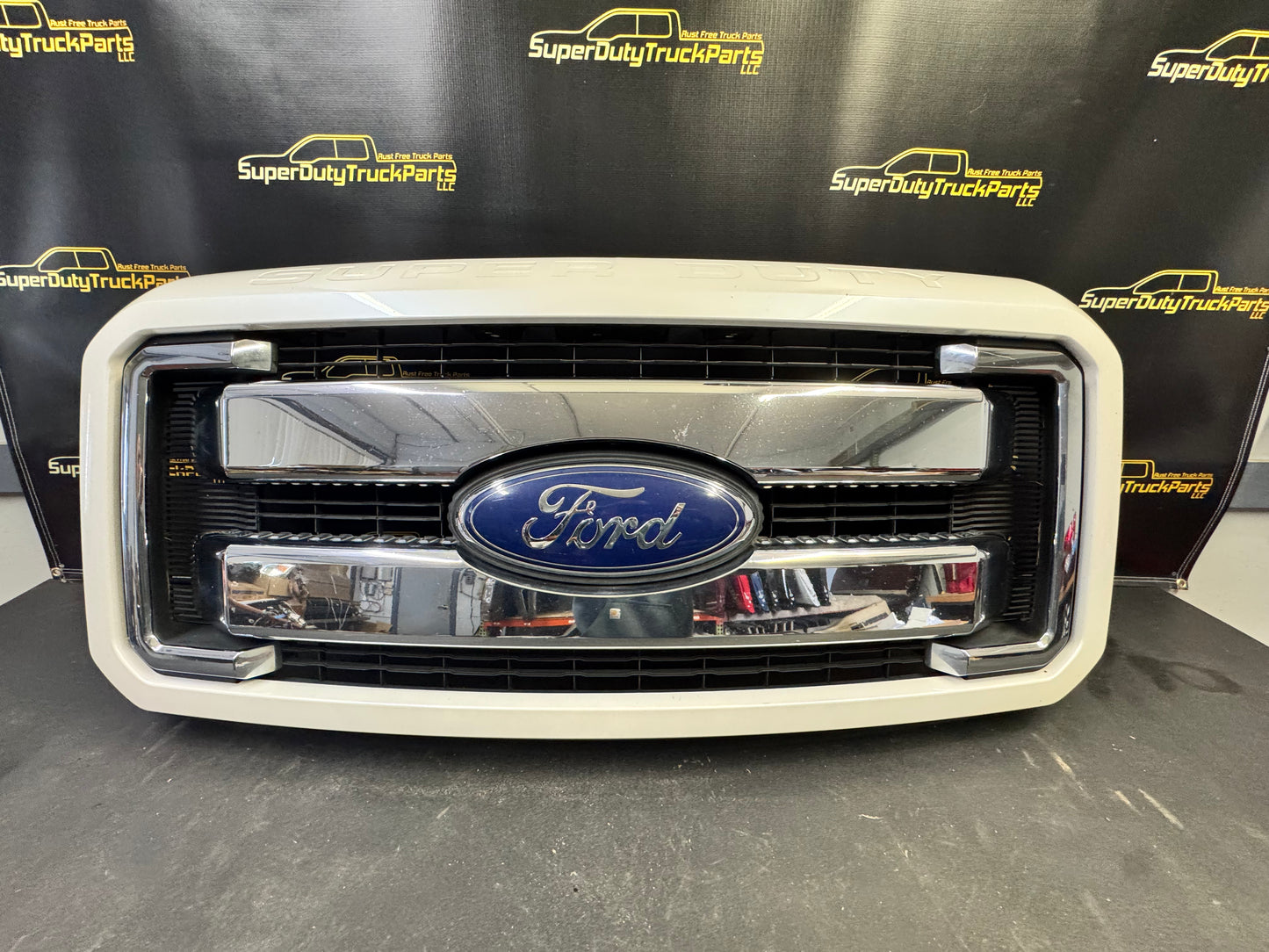 11-16 Superduty Grille Pearl White Surround