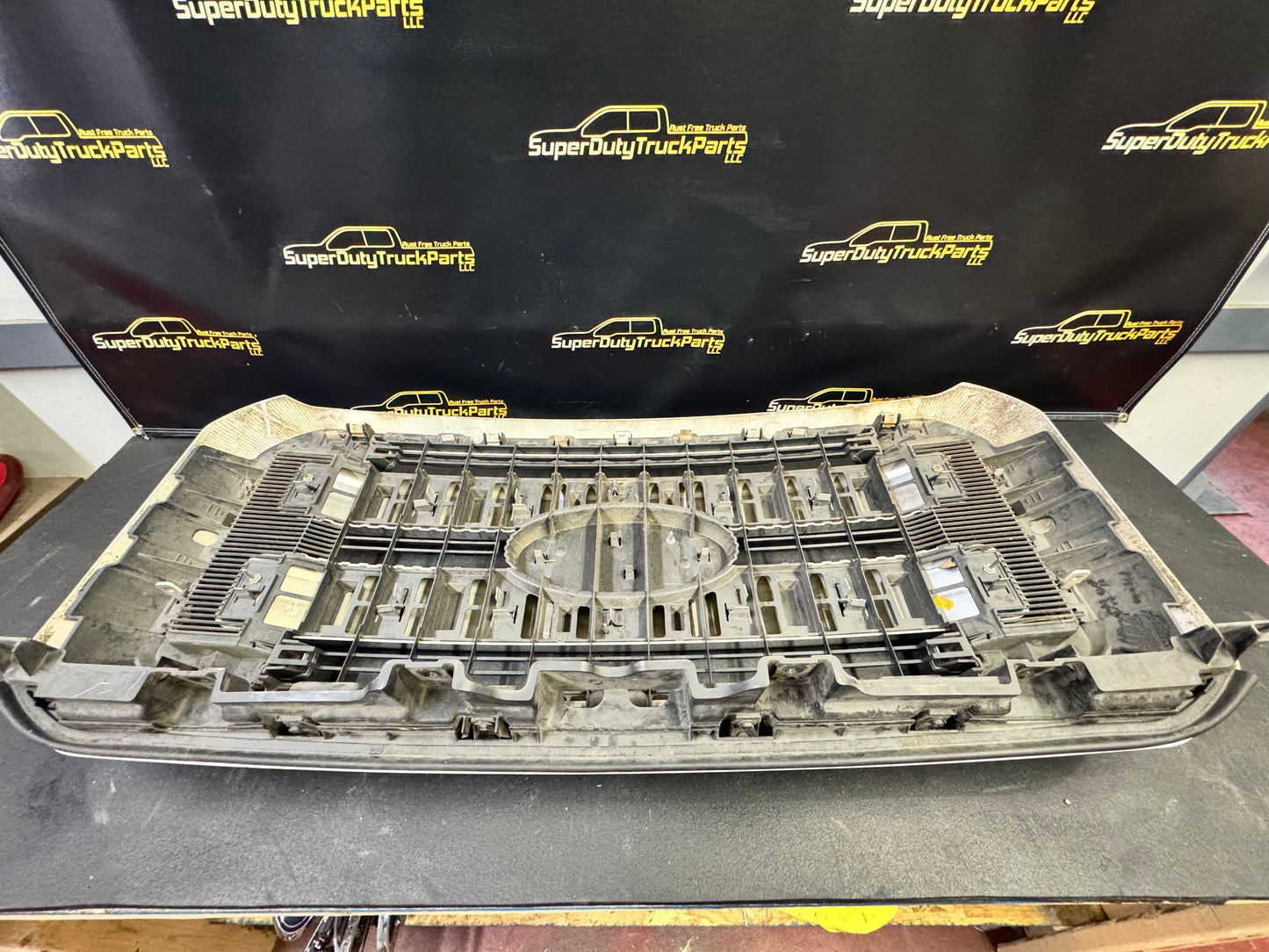 11-16 Superduty Grille Pearl White Surround