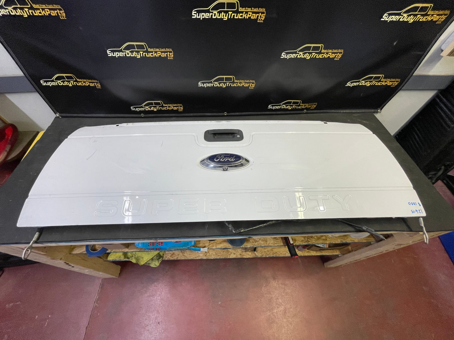 2013-2016 Superduty Tailgate with camera (fits 99-16) Oxford white #12615