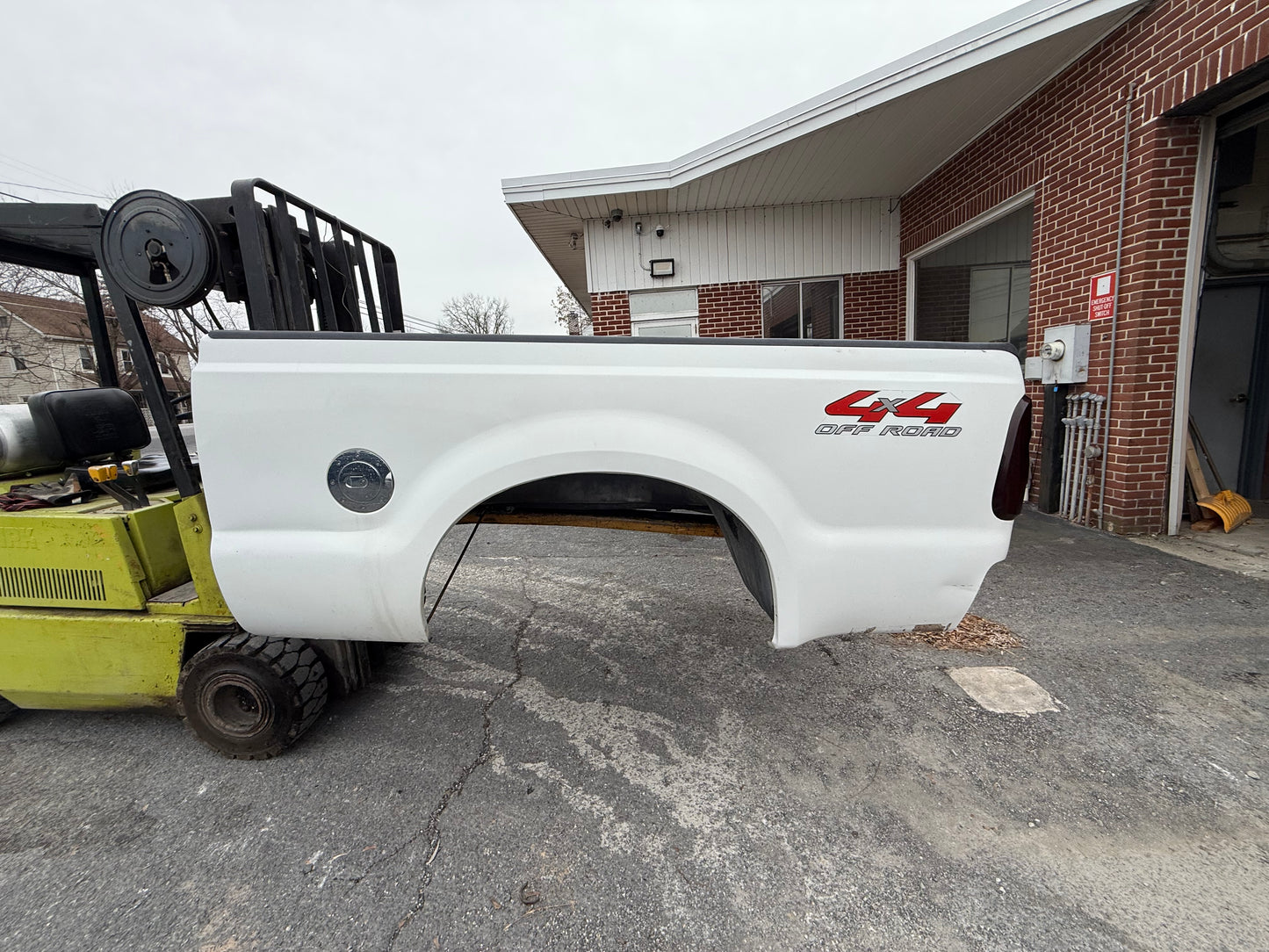 99-10 Superduty 6’9” Oxford White #12705