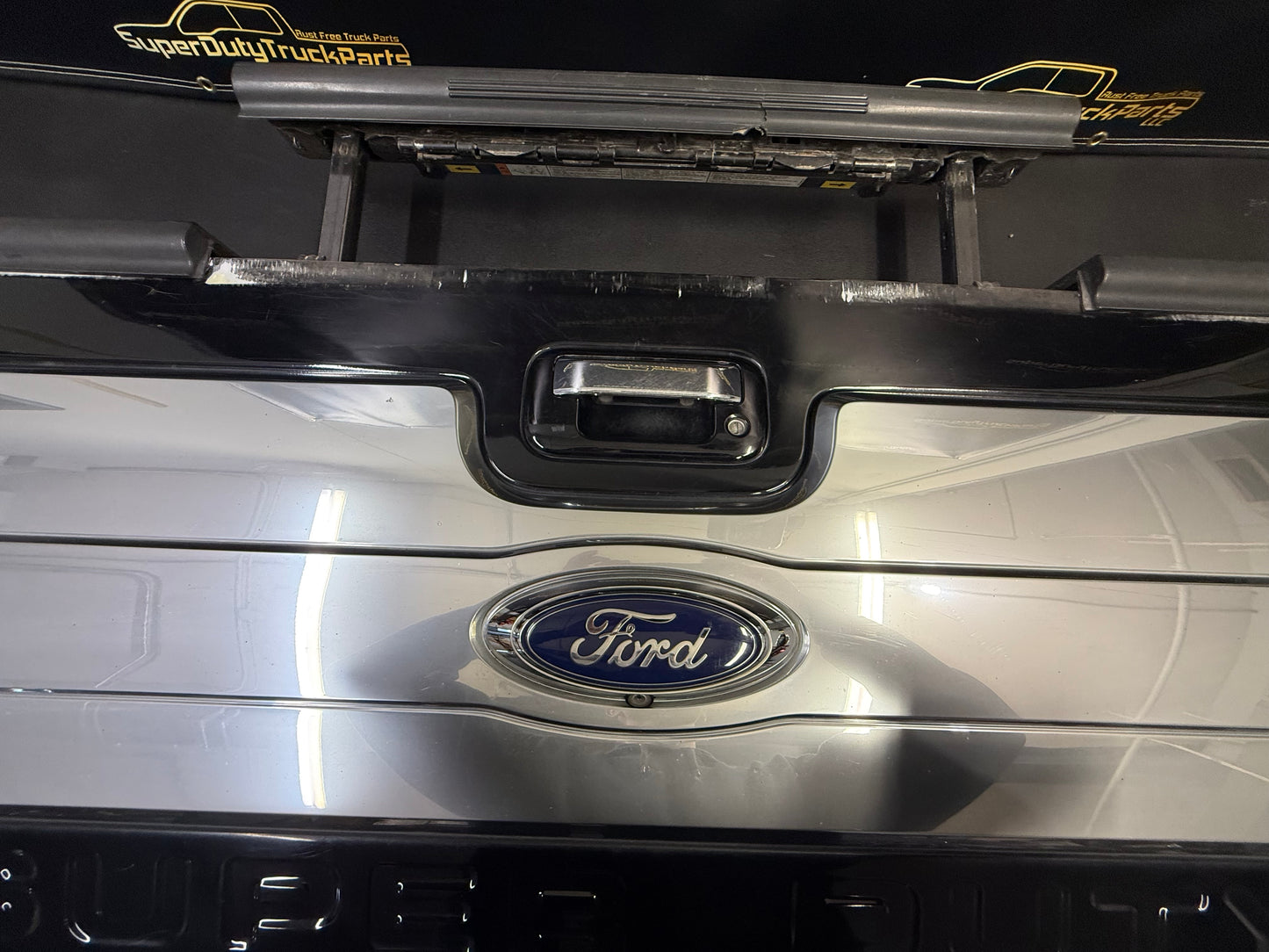 2013-2016 Ford Super Duty Platinum Tailgate #1109