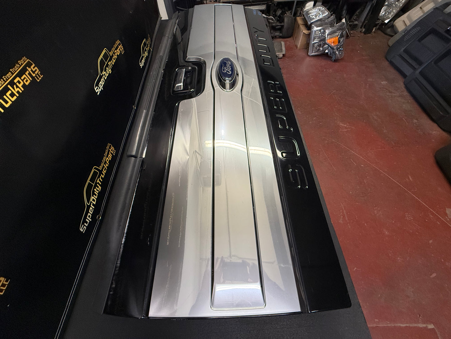 2013-2016 Ford Super Duty Platinum Tailgate #1109
