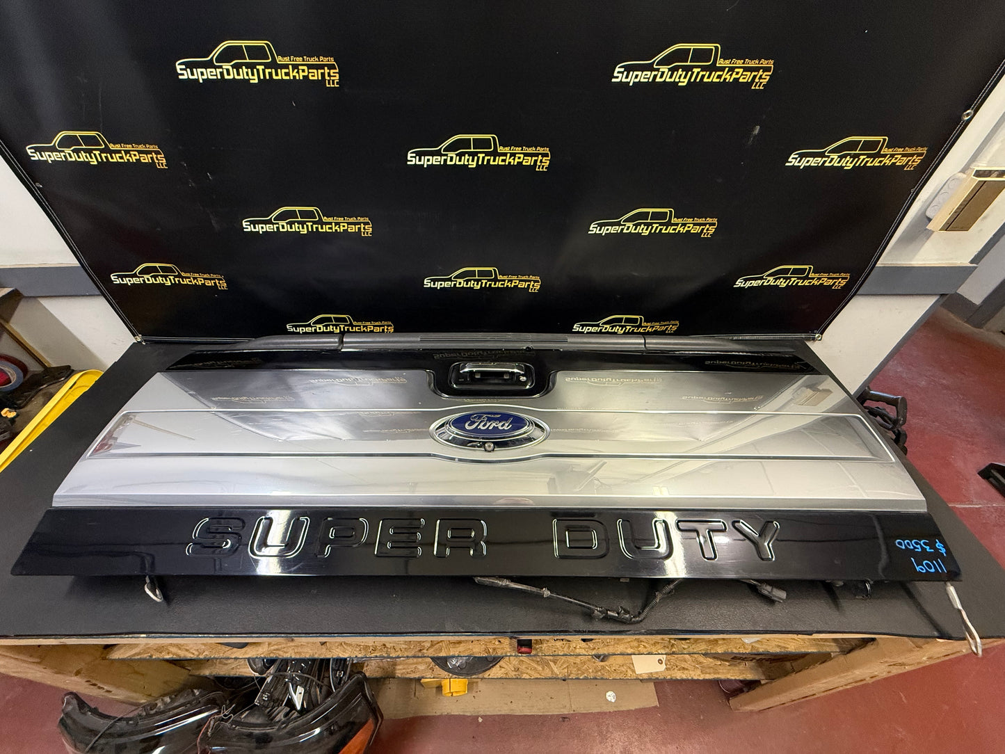 2013-2016 Ford Super Duty Platinum Tailgate #1109
