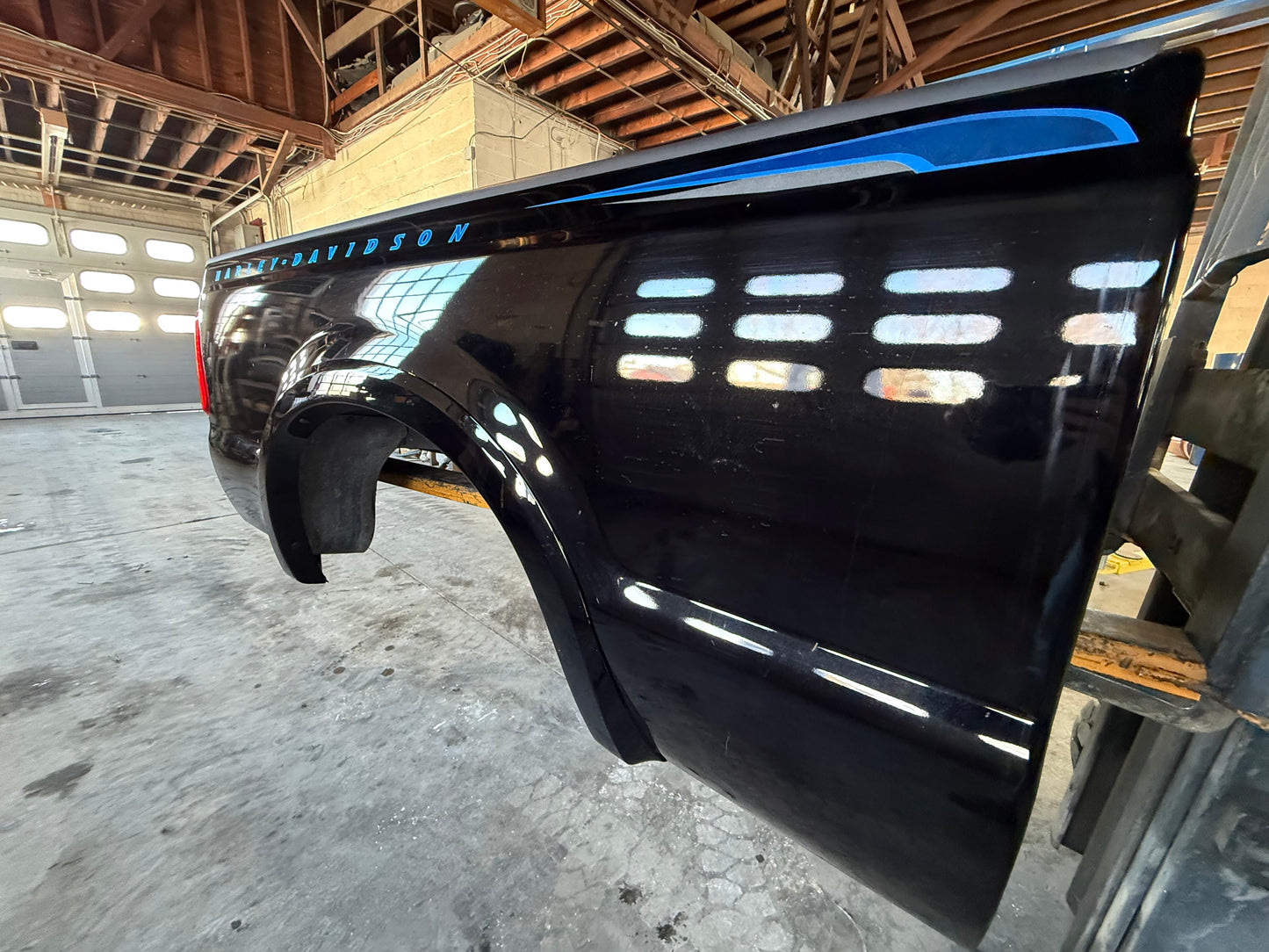 99-10 Superduty Short bed black code UD Harley edition #12711