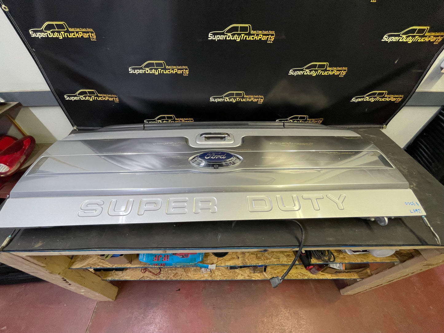 2013-2016 Superduty Platinum Tailgate Silver UX #12607