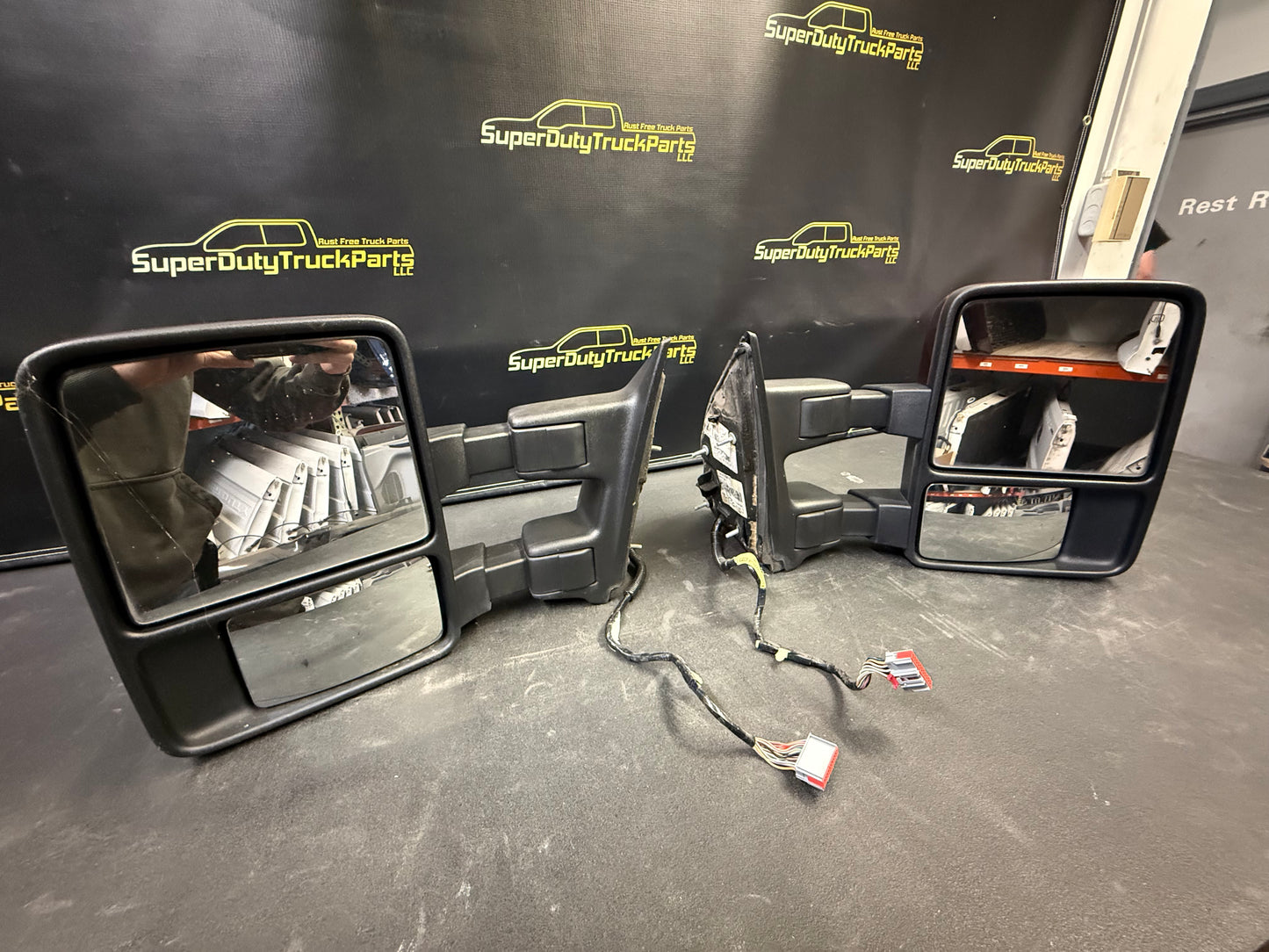 11-16 Ford Superduty Mirrors. Power fold, telescope, with memory