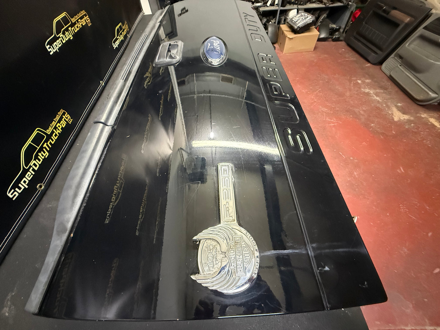 08-12 Superduty tailgate with step & camera #12705