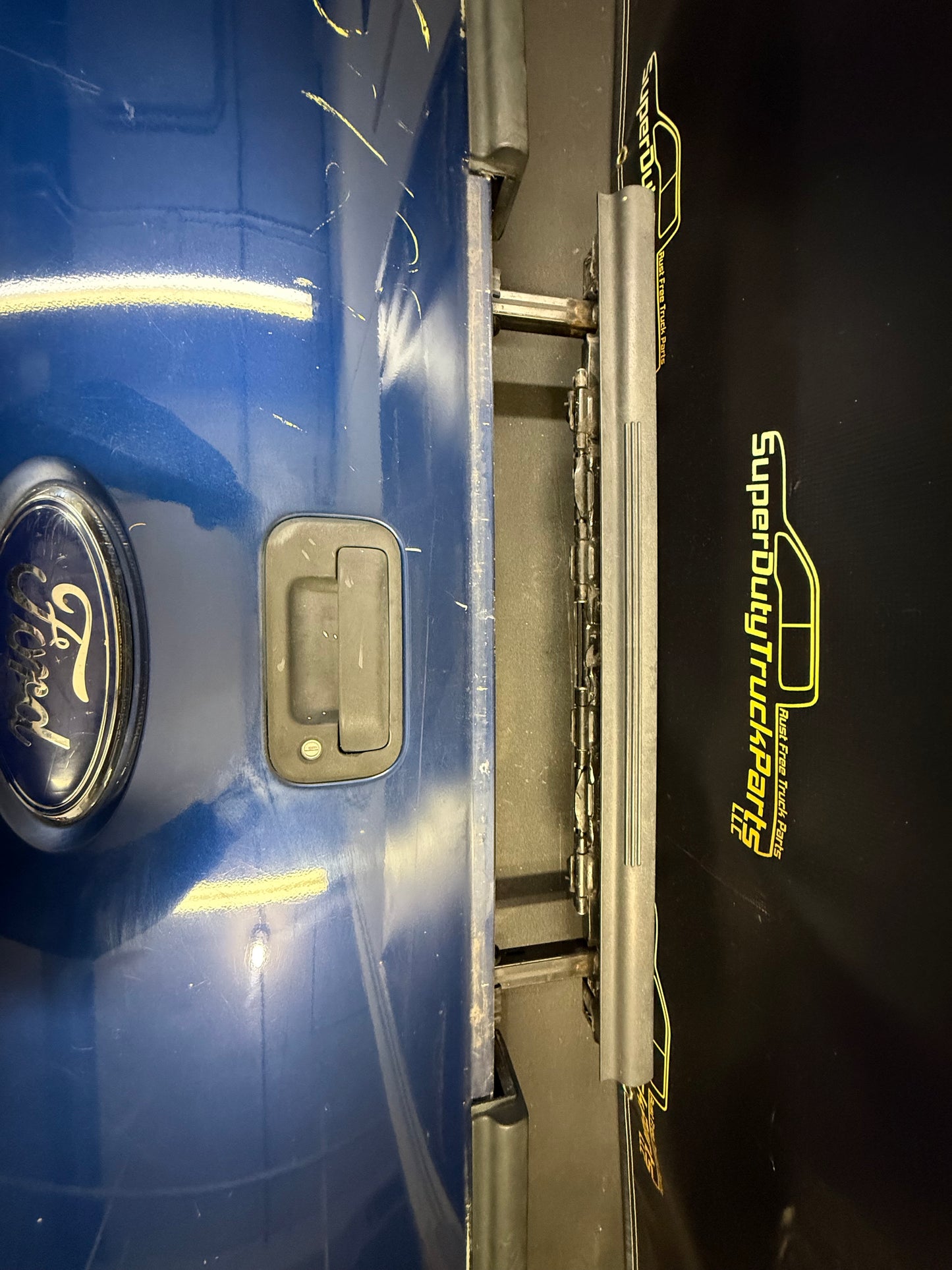 08-16 style Superduty tailgate with step color DX