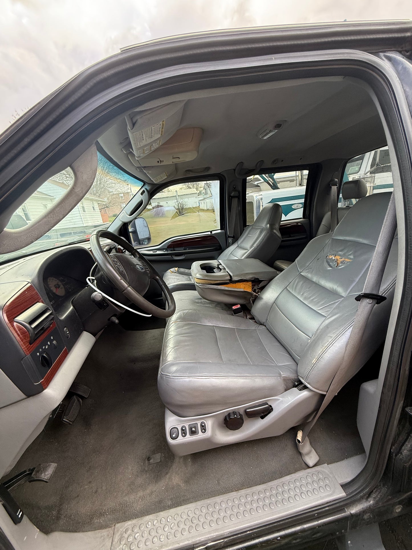 2005 Ford F350 Lariat Part Out #1100