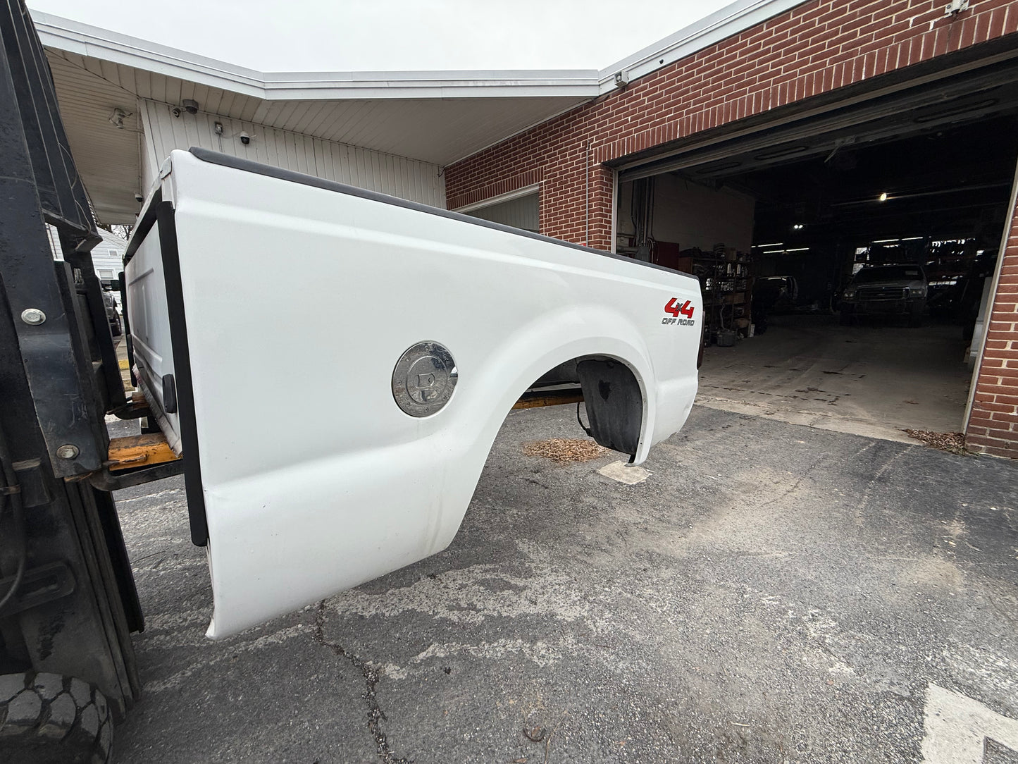 99-10 Superduty 6’9” Oxford White #12705