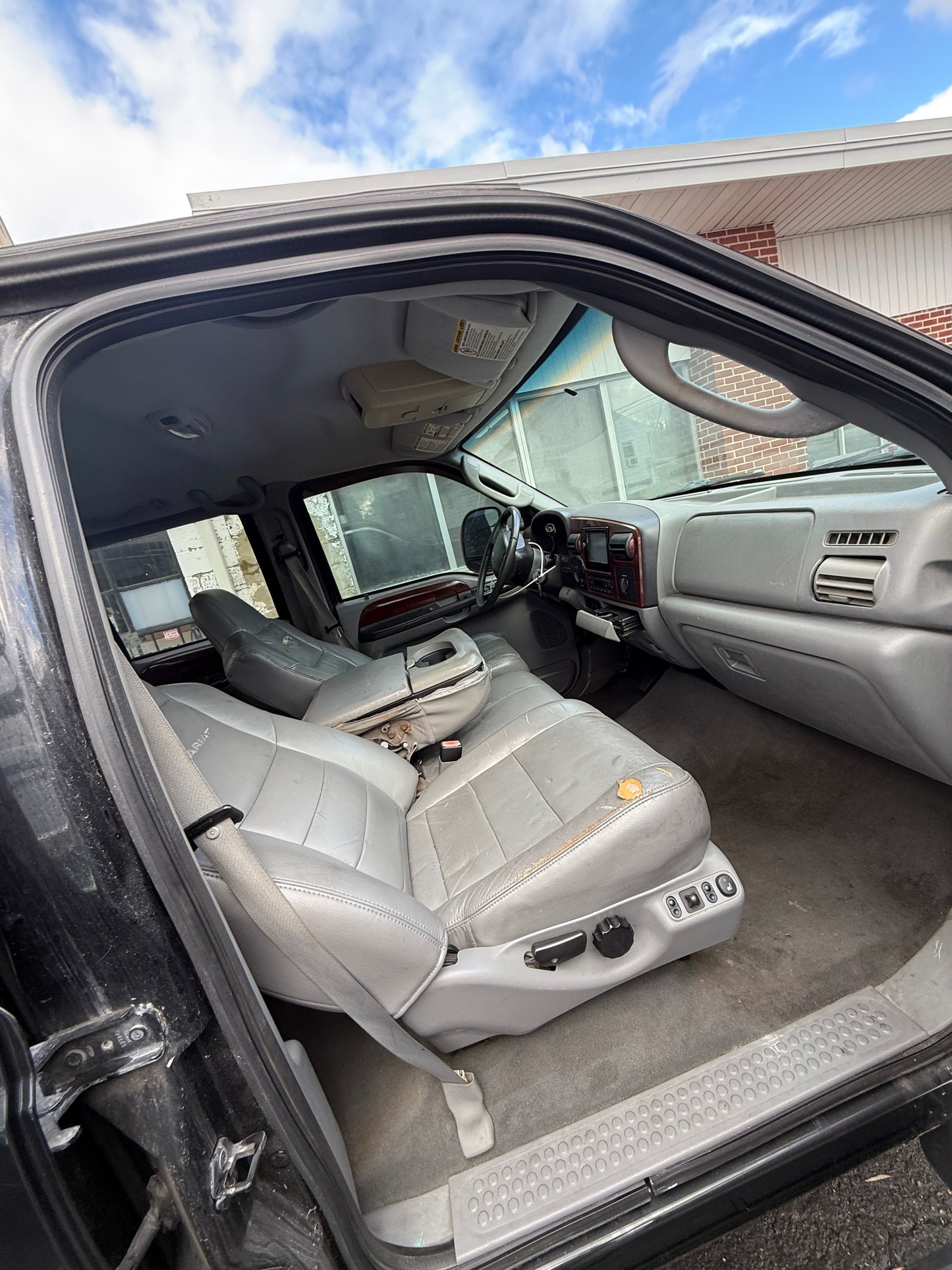 2005 Ford F350 Lariat Part Out #1100