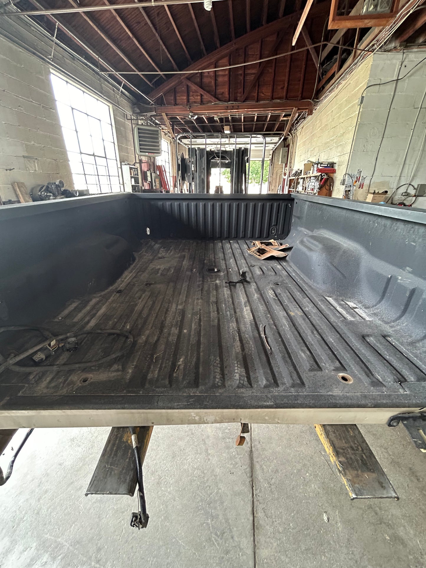 2011-2016 Ford Super Duty Short bed 6’9” Pearl White UG