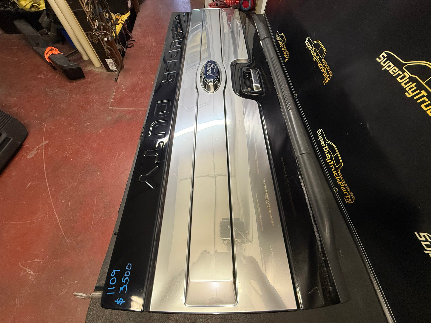2013-2016 Ford Super Duty Platinum Tailgate #1109