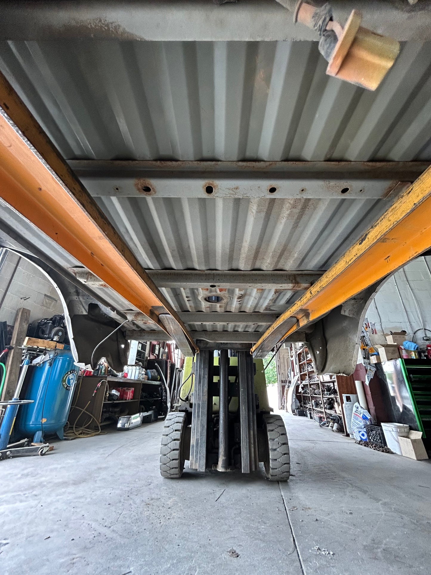 2011-2016 Ford Super Duty Short bed 6’9” Pearl White UG