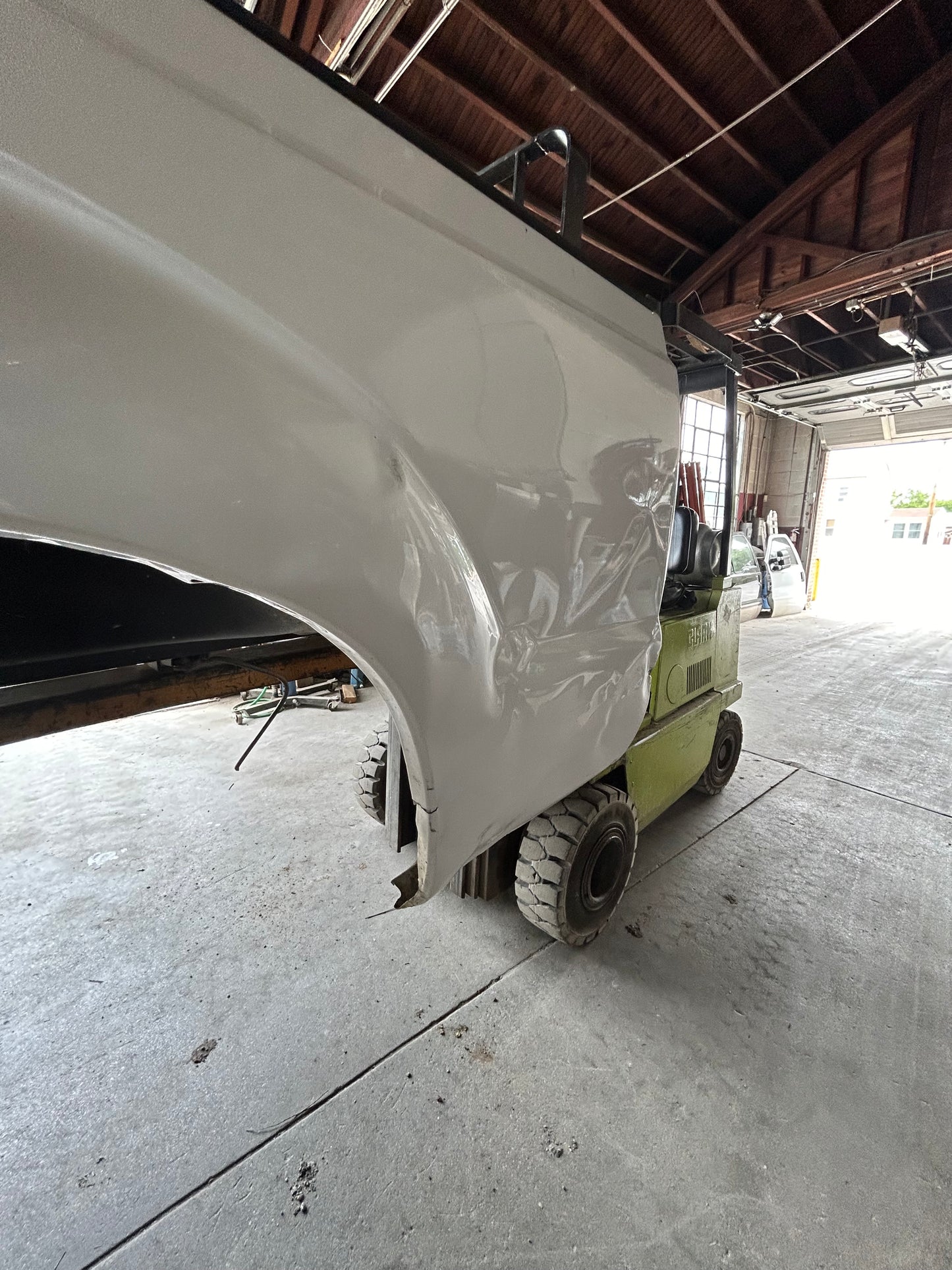 2011-2016 Ford Super Duty Short bed 6’9” Pearl White UG