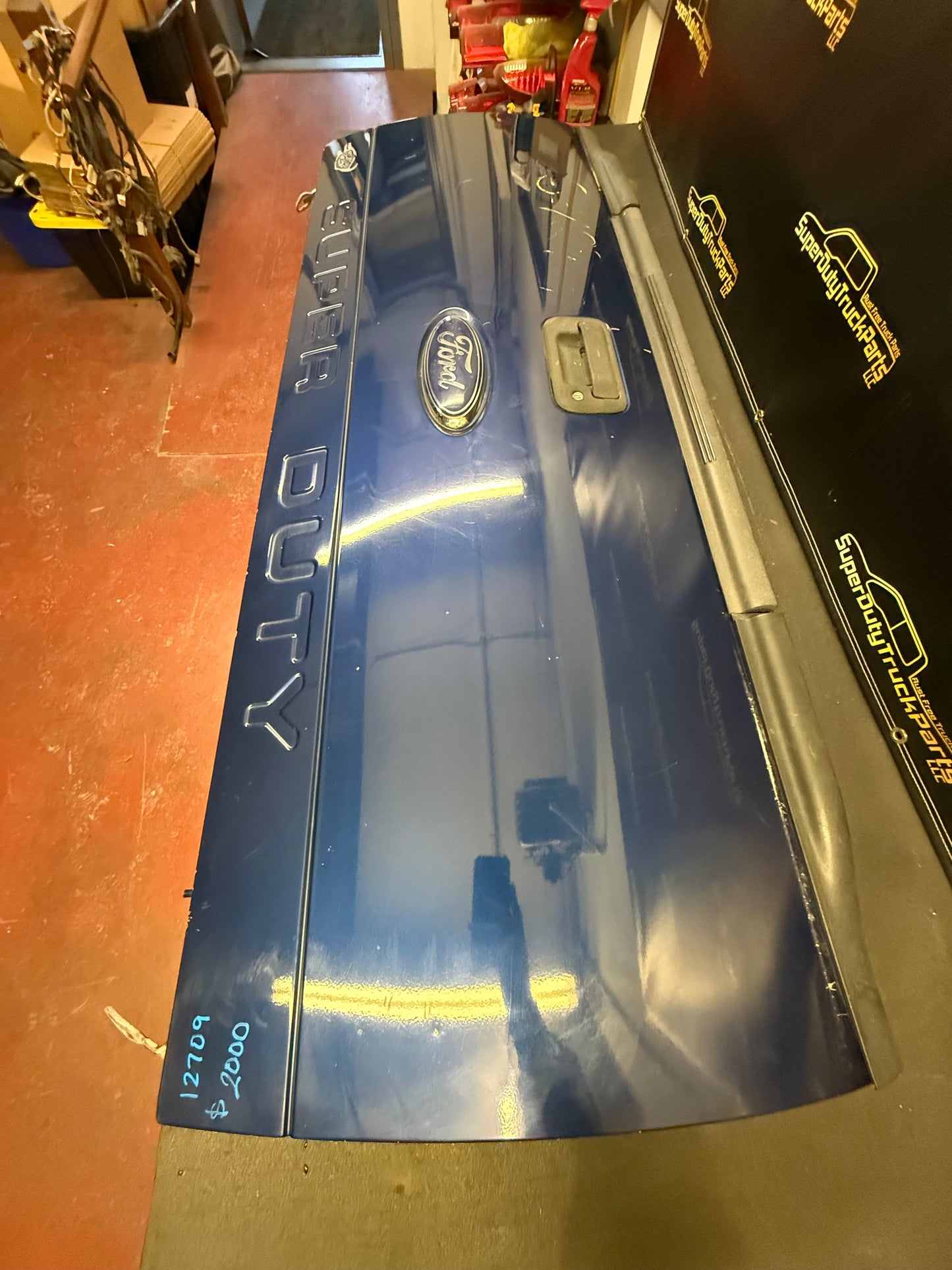 08-16 style Superduty tailgate with step color DX