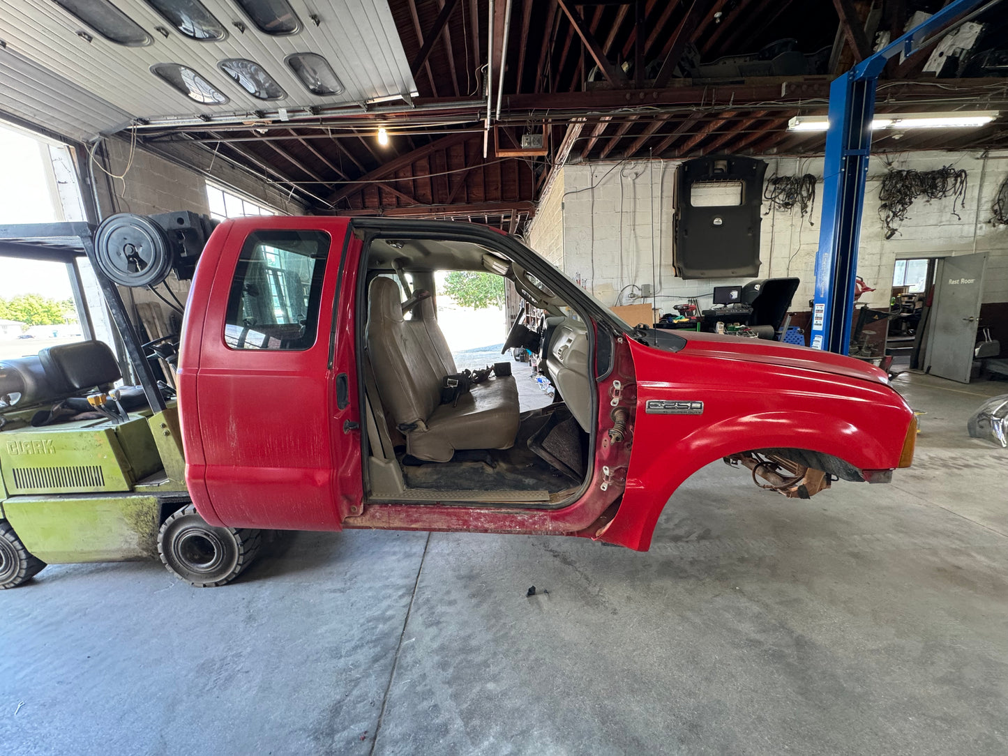 05-07 Superduty Super Cab- Manual Transmission SOLD STRIPPED