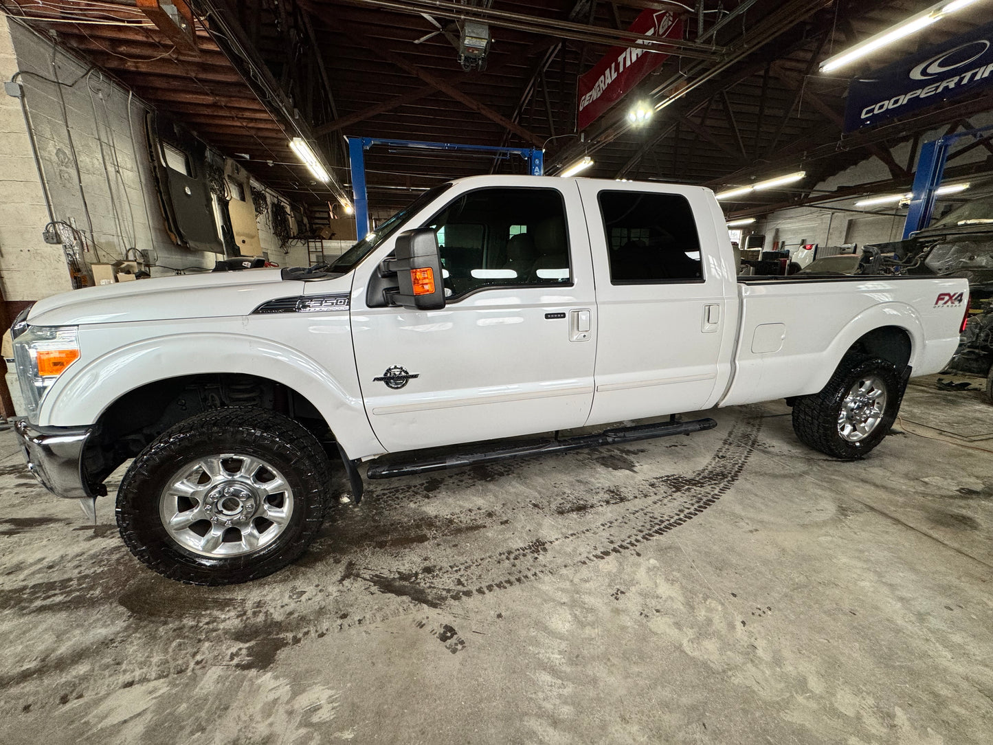 2014 F350 Lariat 225k miles #1092- salvage title