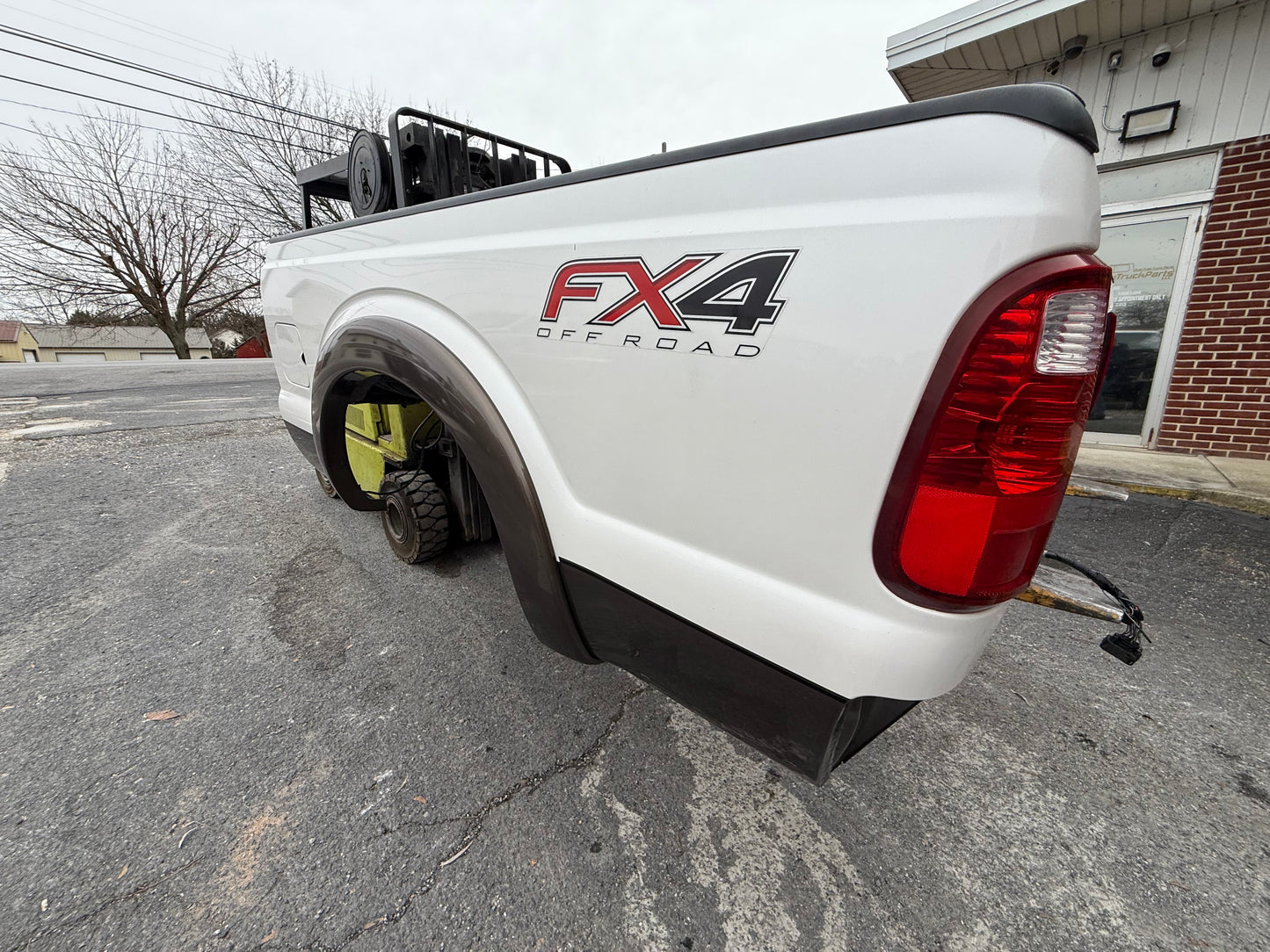 11-16 Superduty 6’9” short bed Pearl White/ Caribou #12706